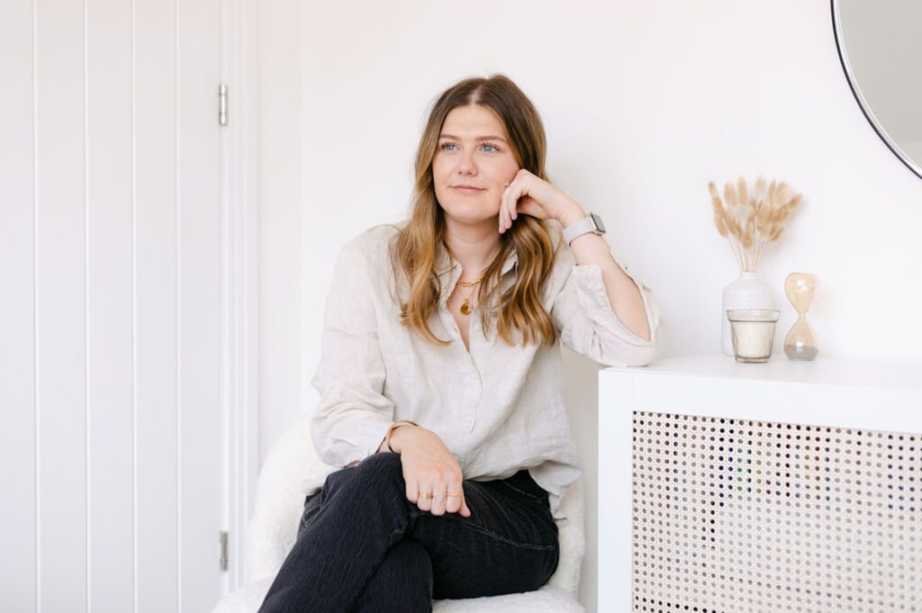 The Perfectionism Therapist, Natalie Englander, a woman sitting in her therapy office, reflecting on overthinking and how to break rumination